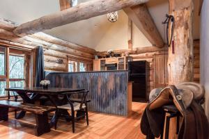 Η κουζίνα ή μικρή κουζίνα στο Amaruq Log Cabin