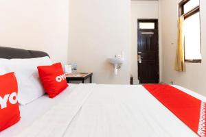Ένα ή περισσότερα κρεβάτια σε δωμάτιο στο Hotel O Wisma Pelita Mas