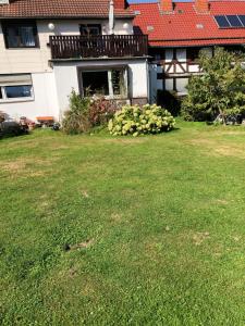Κήπος έξω από το Jolie Appartement Bei Kassel +7 φωτογραφίες