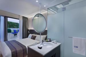 Postel nebo postele na pokoji v ubytování Ultra Tel Aviv Boutique Hotel