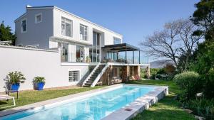 Πισίνα στο ή κοντά στο Two Oceans - solar backup power