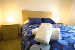 Posteľ alebo postele v izbe v ubytovaní Apartments Figueres