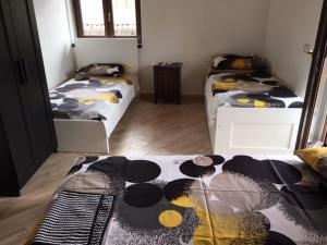 a room with two beds in a room at Affittacamere Trattoria Del Cristo in Ospedaletto Lodigiano