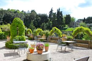 ลานเฉลียงหรือพื้นที่กลางแจ้งของ Relais Mastro Cinghiale