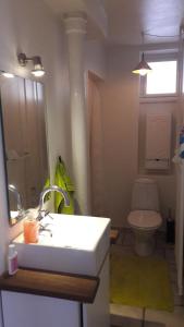 Koupelna v ubytování bedandshower