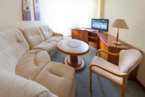 TV a/nebo společenská místnost v ubytování Kielczanka