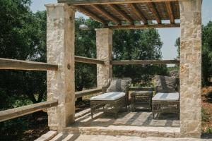 Μπαλκόνι ή βεράντα στο HelloAPULIA Trulli Angelo - Private Pool Villa in Olive Grove close to Ostuni, Local Dining 5 min