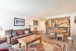 Posezení v ubytování Blazing Saddles High Country Condo: Close To Everything
