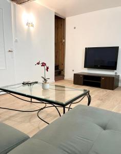 Μια τηλεόραση ή/και κέντρο ψυχαγωγίας στο Maison au Mesnil Amelot
