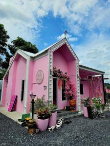 a pink house with plants in front of it at CKC Homesweet in Nakhon Nayok