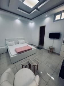 Μια τηλεόραση ή/και κέντρο ψυχαγωγίας στο RESIDENCE EL HADJI ANNEXE - les Mamelles