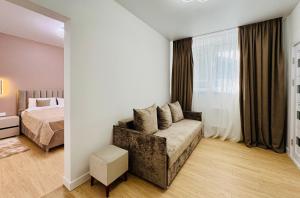 a living room with a couch and a bed at CehovHouse in Bălţi