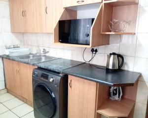 Imagen de la galería de Budget Stays at Olivia Pines Guesthouse, en Krugersdorp