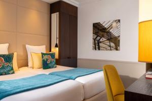a hotel room with a bed and a desk at Hotel Villa Saxe Eiffel in Paris