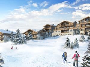 a group of people on skis in the snow at a lodge at Appartement aux Saisies, 62m², 7 pers, 3 étoiles, Parking inclus - FR-1-293-411 in Les Saisies
