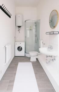 a white bathroom with a sink and a washing machine at Wohnung in historischer Villa in ruhiger Toplage in Bad Kreuznach