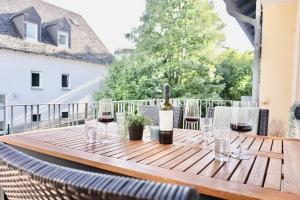 Fotografie z fotogalerie ubytování NEU I 2 Schlafzimmer für bis zu 8 Gäste mit schönem Balkon und privatem Stellplatz unmittelbar an der Mosel v Koblenci