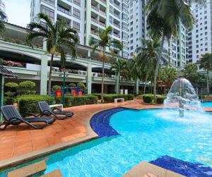 Πισίνα στο ή κοντά στο Costa Mahkota pool view 2 bedroom, 600mbps wifi, new matress Sept'25 +25 φωτογραφίες