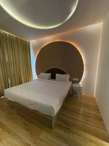 a bedroom with a large bed with a round ceiling at The Moon Hotel in Nerul +4 photos