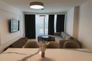 Ένα ή περισσότερα κρεβάτια σε δωμάτιο στο 2Bedroom Apartment in Grand Sapphire Complex Featuring a Pool and Casino