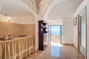 Imagem da galeria de Al Torrione 1 em Monte SantʼAngelo mais 15 fotografias