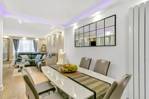 a living room with a dining table and a couch at Aspen Close 4 Bedroom Retreat with Spa, Sauna and Gym in Buckinghamshire
