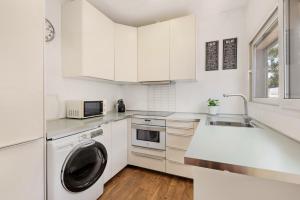 Kuchyň nebo kuchyňský kout v ubytování Sky Heaven Nogalera - 2 spacious BR - Heart of Torremolinos