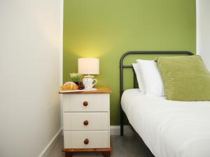 Voodi või voodid majutusasutuse Homington House By N And N Stays, Perfect for Contractors and Workers, Monthly stay Disc available, Private off road Parking for 2 vehicles, Fast Wifi toas +35 fotot