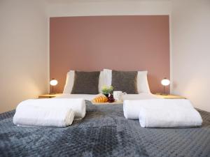 Voodi või voodid majutusasutuse Homington House By N And N Stays, Perfect for Contractors and Workers, Monthly stay Disc available, Private off road Parking for 2 vehicles, Fast Wifi toas