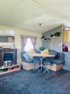 Köök või kööginurk majutusasutuses Beautiful 8 Birth Holiday Home - Tattershall Lakes