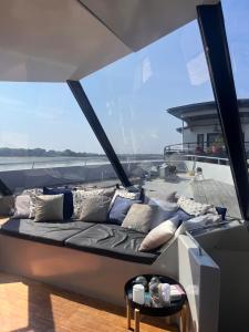 Χώρος καθιστικού στο Yacht Gavrinis