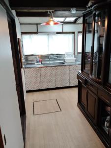 a kitchen with a sink and a counter top at Guesthouse MARU 1日1組 犬と泊まれる貸切の民家宿 丸 ファミリー グループ向け民家の宿 Vintage House, Parking, Free Wifi, Smoke free in Ishinomaki +22 photos