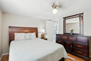 Postel nebo postele na pokoji v ubytování Desert Haven Cozy 2-Bedroom Mobile Home Near NMSU home