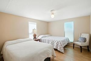 Postel nebo postele na pokoji v ubytování Desert Haven Cozy 2-Bedroom Mobile Home Near NMSU home