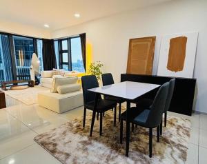 Χώρος καθιστικού στο Ekocheras Premium Suite by Roomsy, Kuala Lumpur