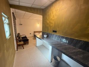 a room with a long counter in a room at Ceylonia Ape Gedara in Kochchikade