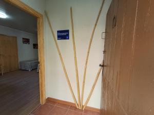 a door to a room with a sign on the wall at Habitación independiente II en Casa Rural Javier in Valmuel