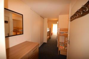 a room with a hallway with a desk and a mirror at Résidence Marmottes - 2 Pièces pour 8 Personnes MAE-6013 in Gourette