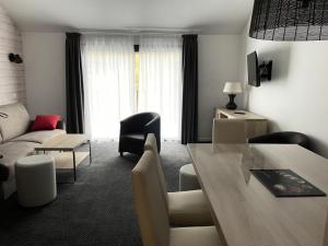 a living room with a couch and a table and chairs at Résidence Le Portillo - Piscine - 2 Pièces pour 8 Personnes MAE-6133 in Gourette