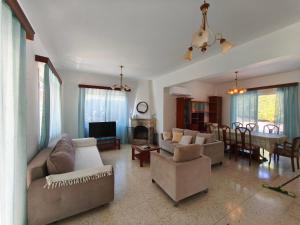 Ruang duduk di Villa Koralia