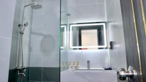 Ванная комната в Blue Waves Hotel