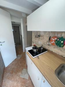 Η κουζίνα ή μικρή κουζίνα στο Casa vacanze alloggio a Sud Est