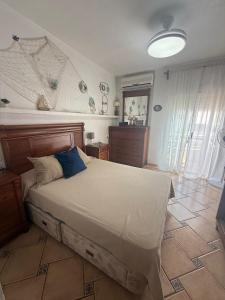 Ένα ή περισσότερα κρεβάτια σε δωμάτιο στο 3 minutes from the sea and the beach +15 φωτογραφίες