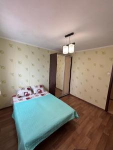 Ένα ή περισσότερα κρεβάτια σε δωμάτιο στο Апартаменты Салтовка