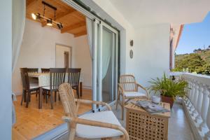 a dining room with a table and chairs on a balcony at Picarus Home in Tacoronte
