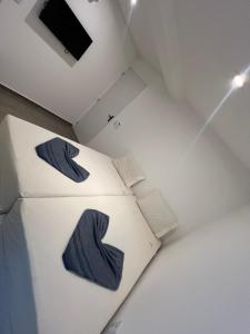 Photo de la galerie de l'établissement Manaira Suite03 com 2 camas de solteiro, à João Pessoa