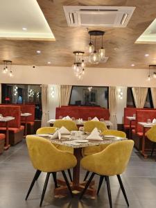 Φωτογραφία από το άλμπουμ του The Fern Residency, Solapur σε Solapur