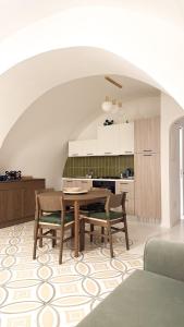 a kitchen with a table and chairs in a room at Casa MAR e LUNA in Amalfi