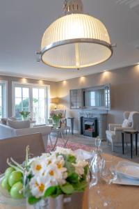 a living room with a table with flowers on it at Sönshörn 16 in Munkmarsch