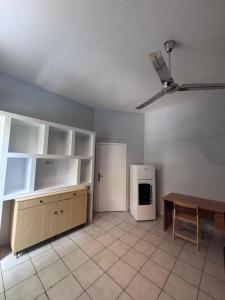 Η κουζίνα ή μικρή κουζίνα στο Acharnon 211 room 1